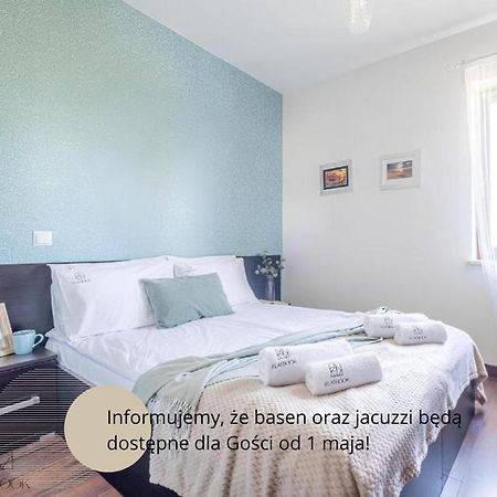 Sztutowo Lazurowy Dwor - Apartamenty Oraz Pokoje Z Basenem I Parkingiem Экстерьер фото