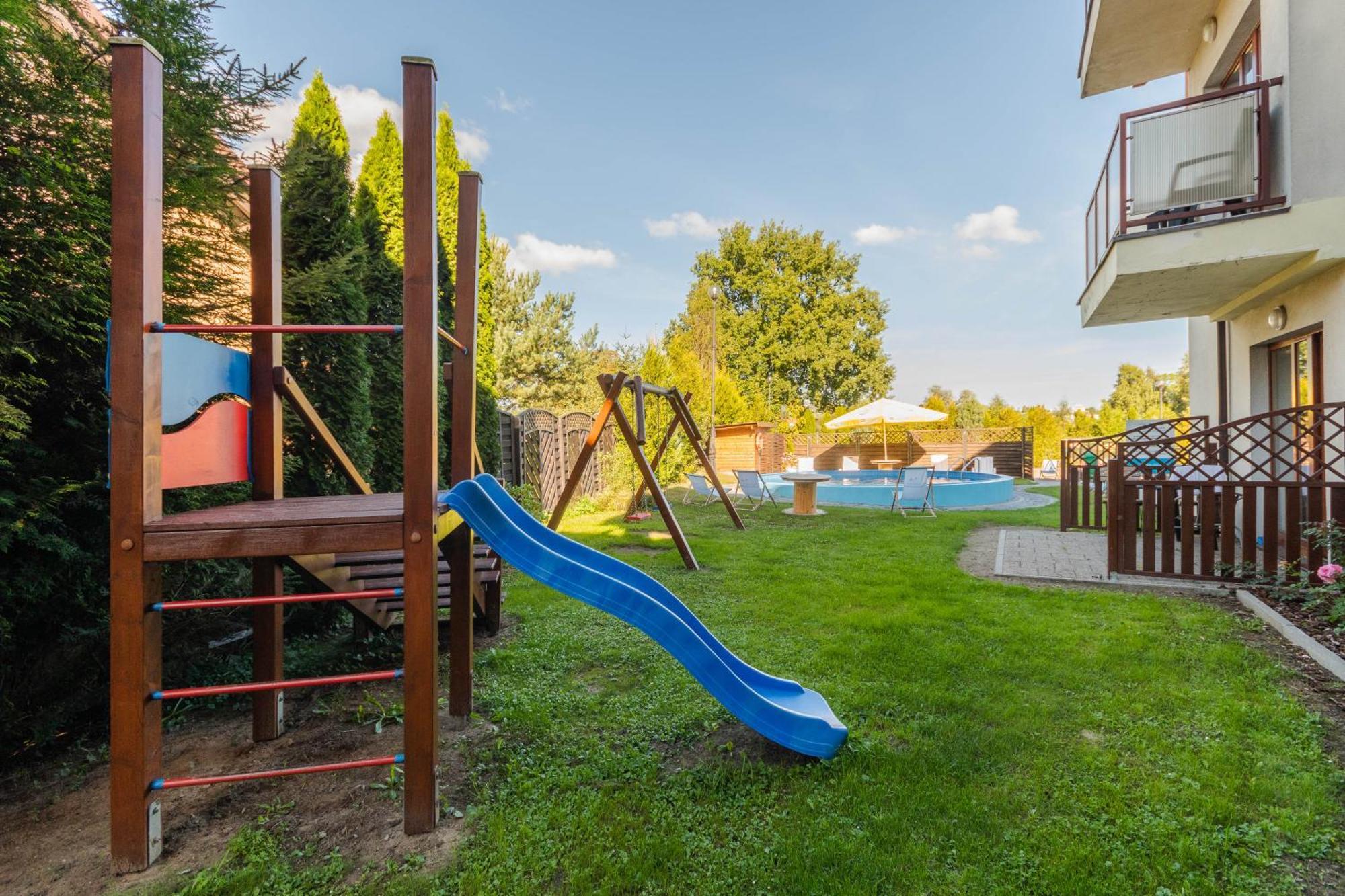 Sztutowo Lazurowy Dwor - Apartamenty Oraz Pokoje Z Basenem I Parkingiem Экстерьер фото