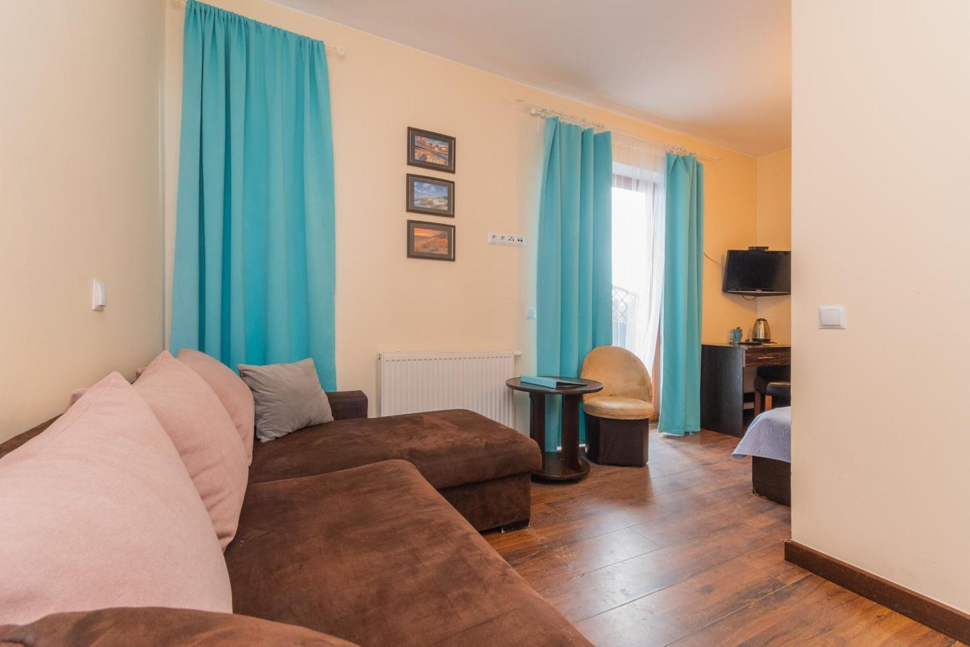 Sztutowo Lazurowy Dwor - Apartamenty Oraz Pokoje Z Basenem I Parkingiem Экстерьер фото