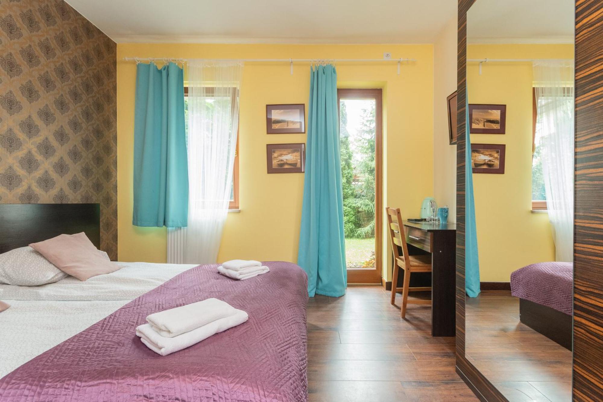 Sztutowo Lazurowy Dwor - Apartamenty Oraz Pokoje Z Basenem I Parkingiem Экстерьер фото